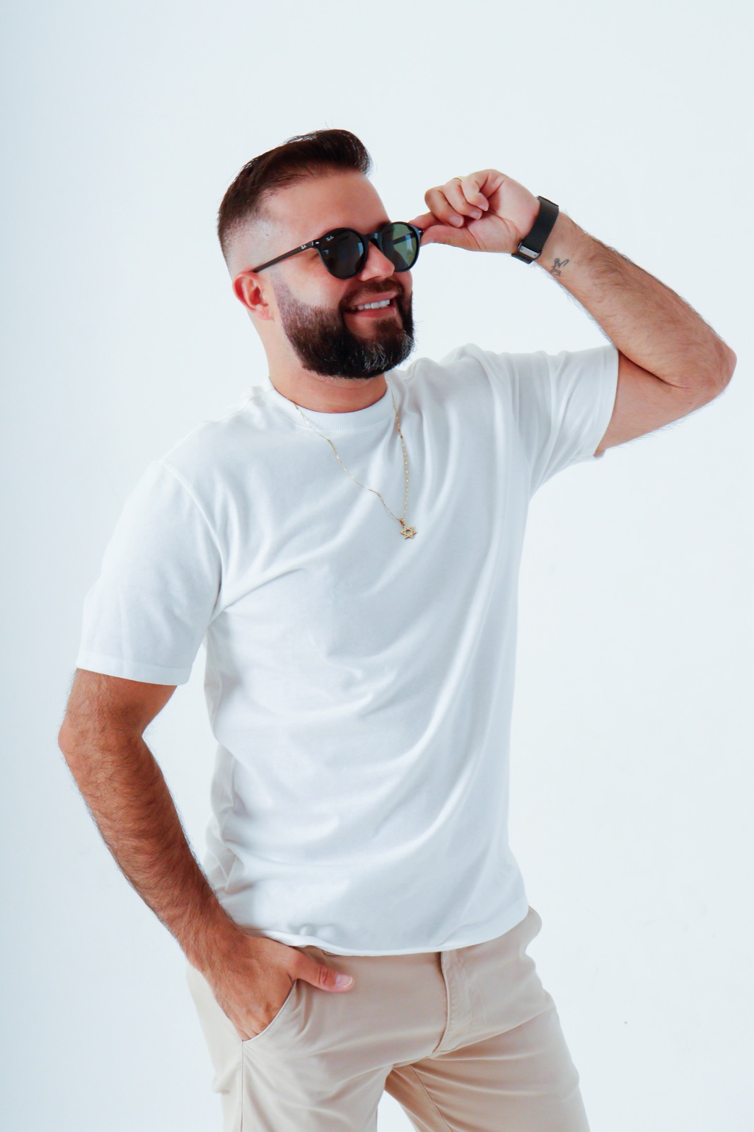 Estilo masculino com óculos de sol