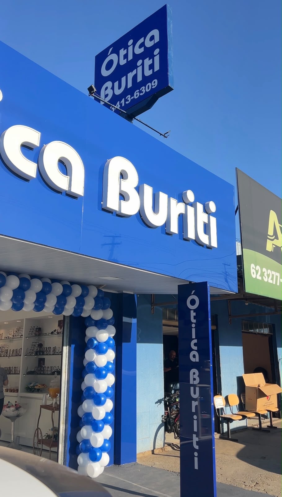 Fachada azul da Ótica Buriti 2